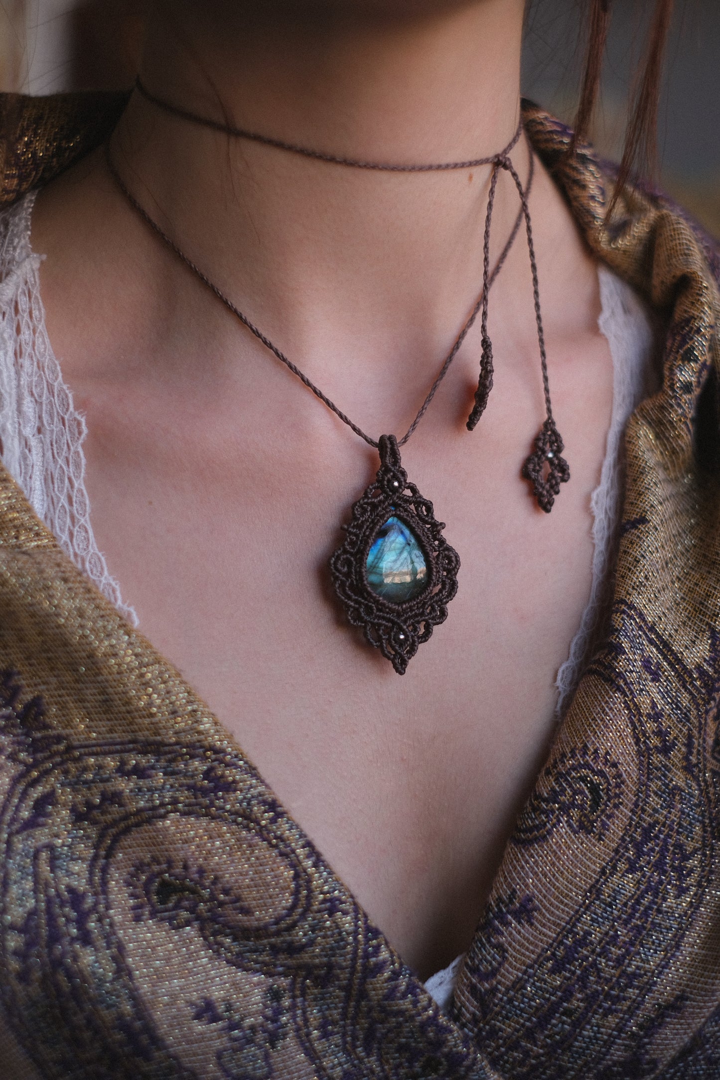 Ciondolo in Macramè con Labradorite
