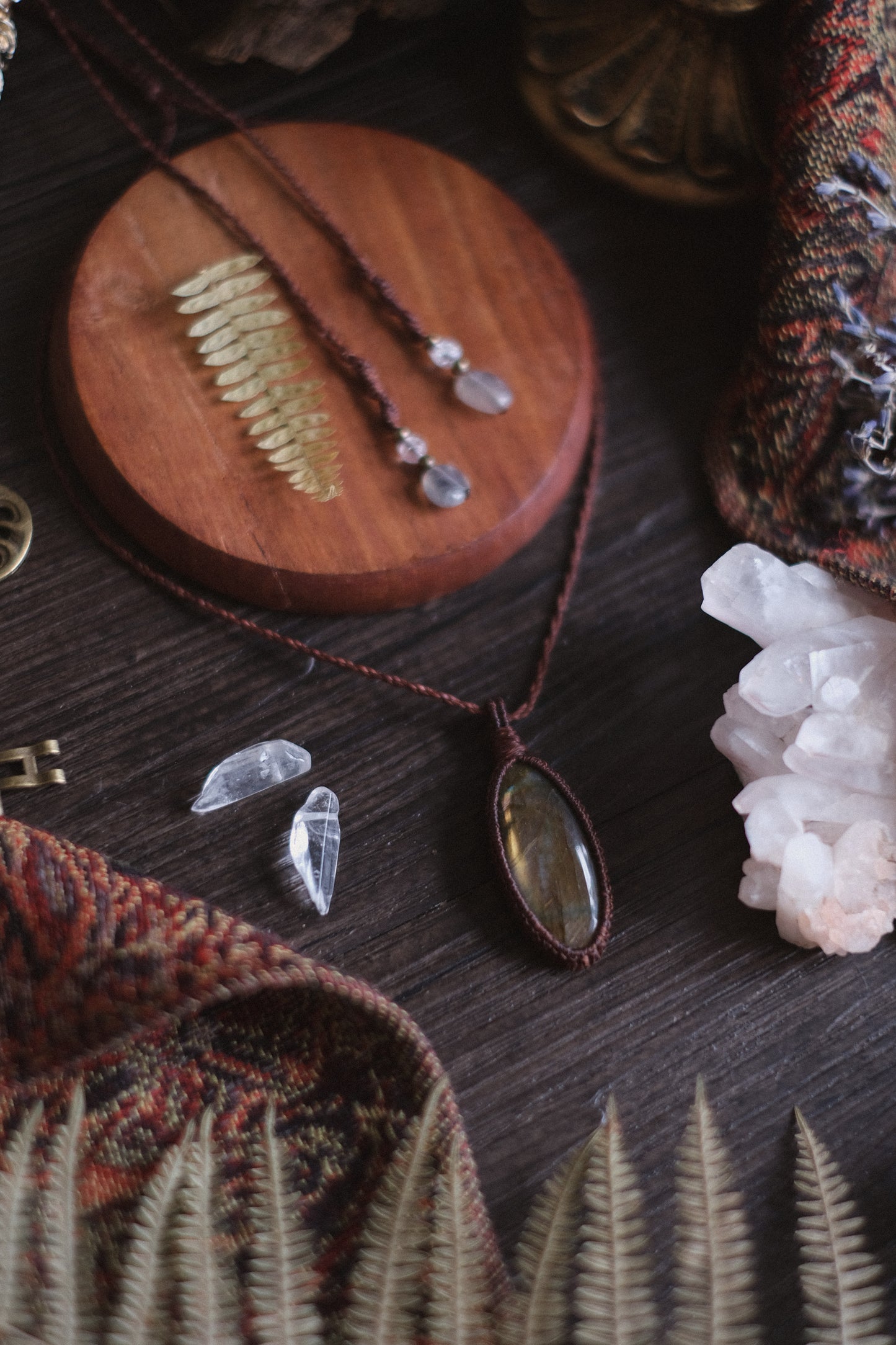 Ciondolo in macramè con Labradorite