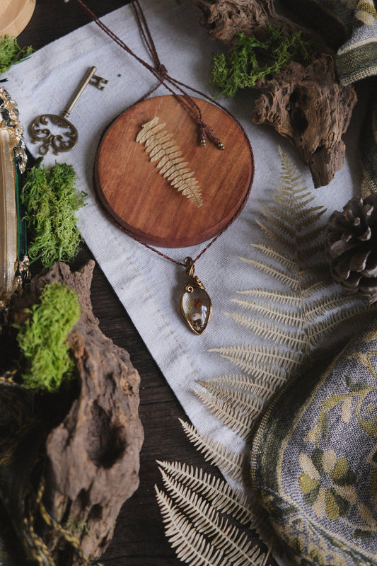 Undergrowth: Wire Pendant