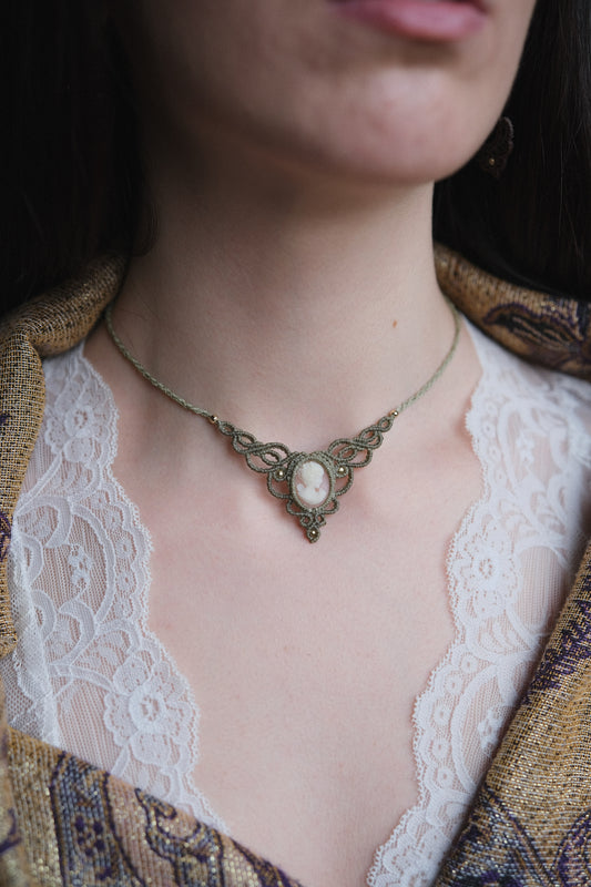 Girocollo ‘Silene’ con cammeo rosa