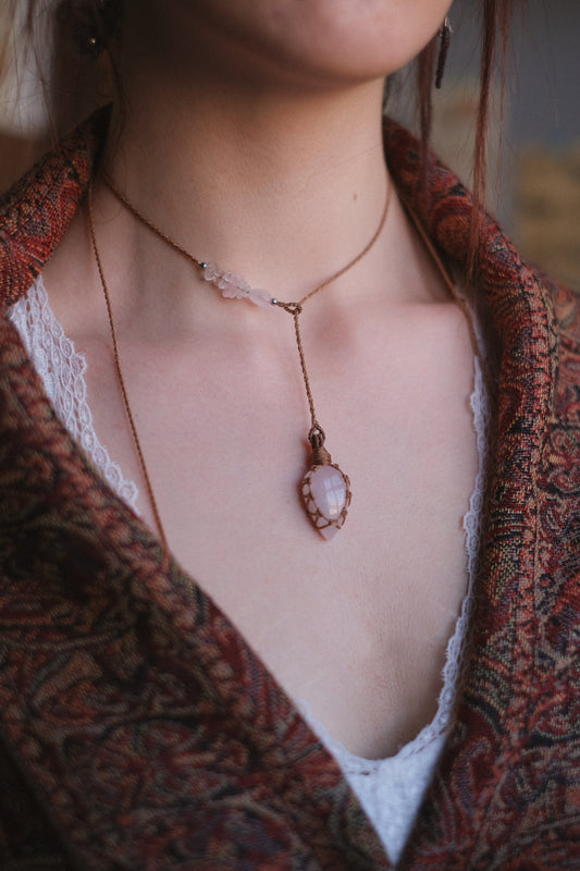 Ciondolo ‘Eirlys’ con Quarzo Rosa